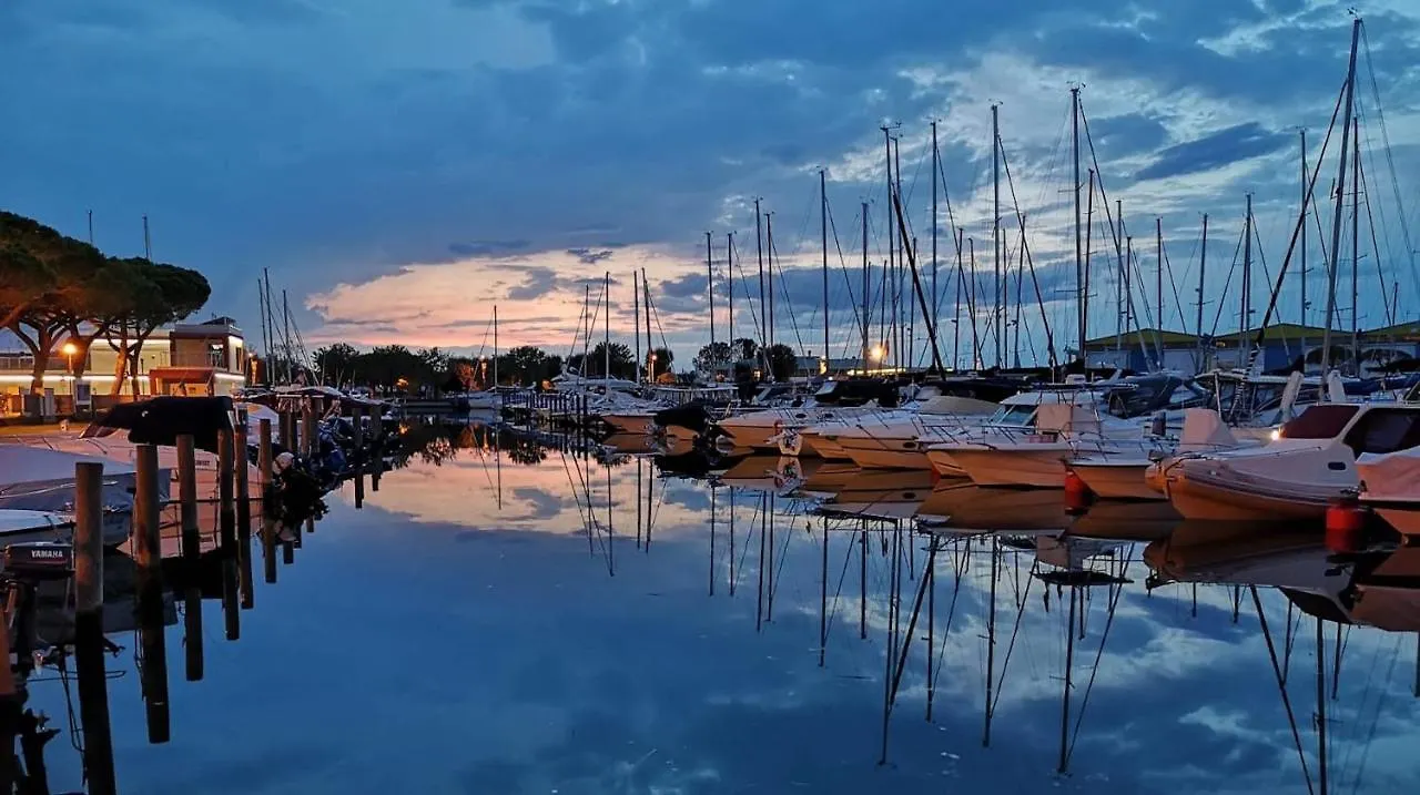Fantastic Flat With Shared Pool For 5 Guests Apartman Porto Santa Margherita di Caorle Olaszország