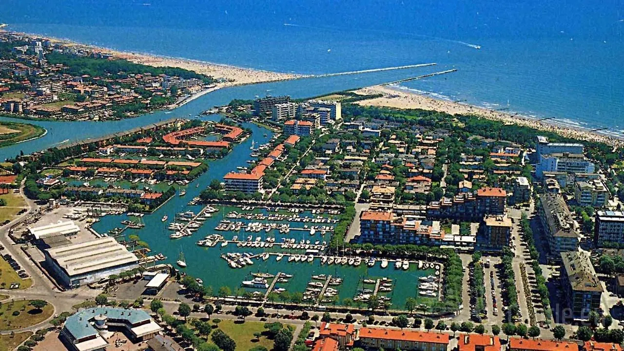 Fantastic Flat With Shared Pool For 5 Guests Apartman Porto Santa Margherita di Caorle
