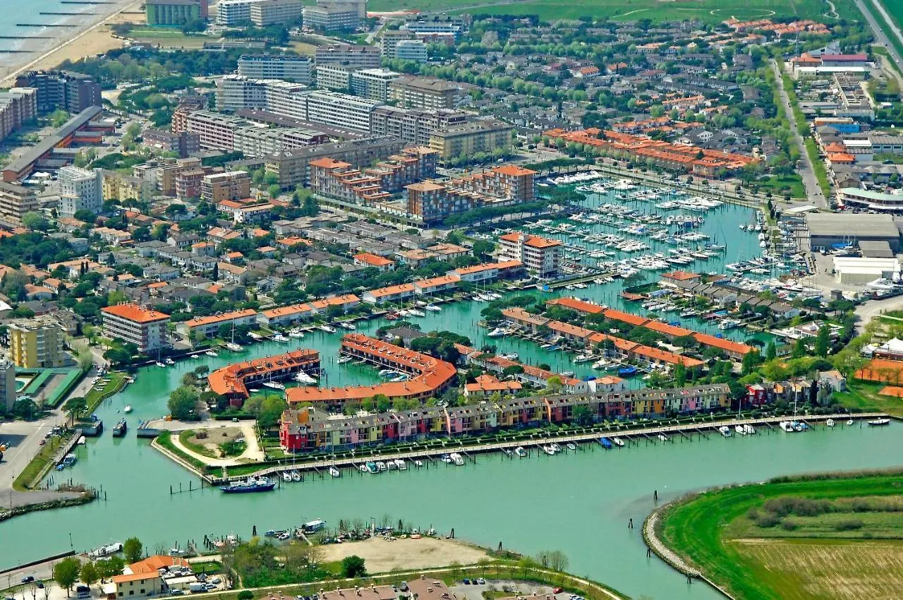 Fantastic Flat With Shared Pool For 5 Guests Apartman Porto Santa Margherita di Caorle